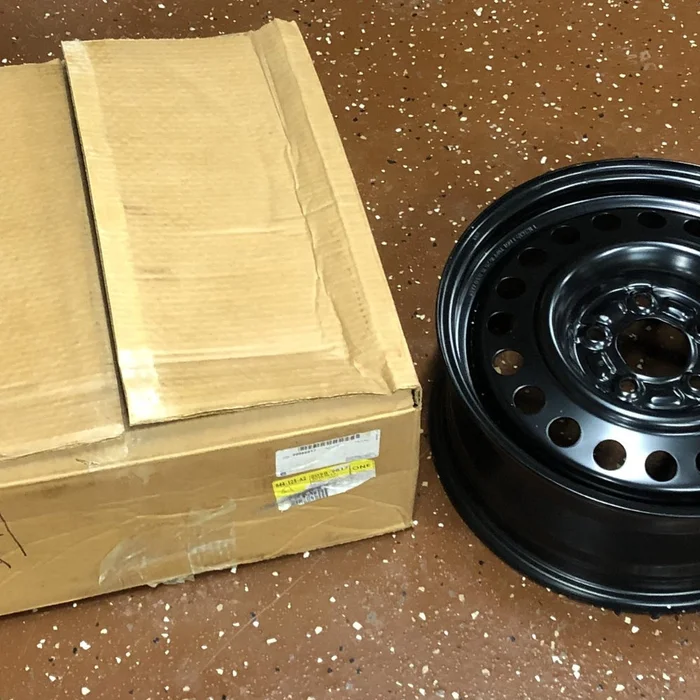 GM 16×6.5 Inch Wheel Assembly 20989817 NOS